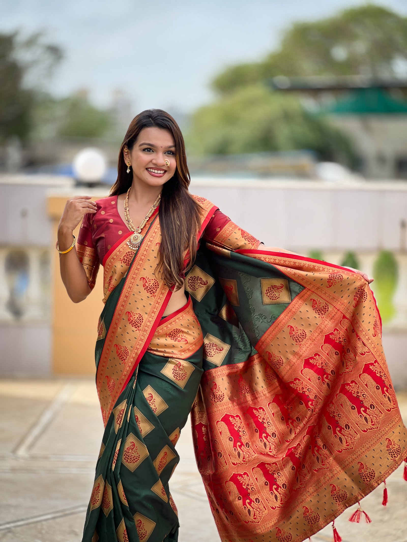 Look Pretty Wearing This Lovely Designer  Saree