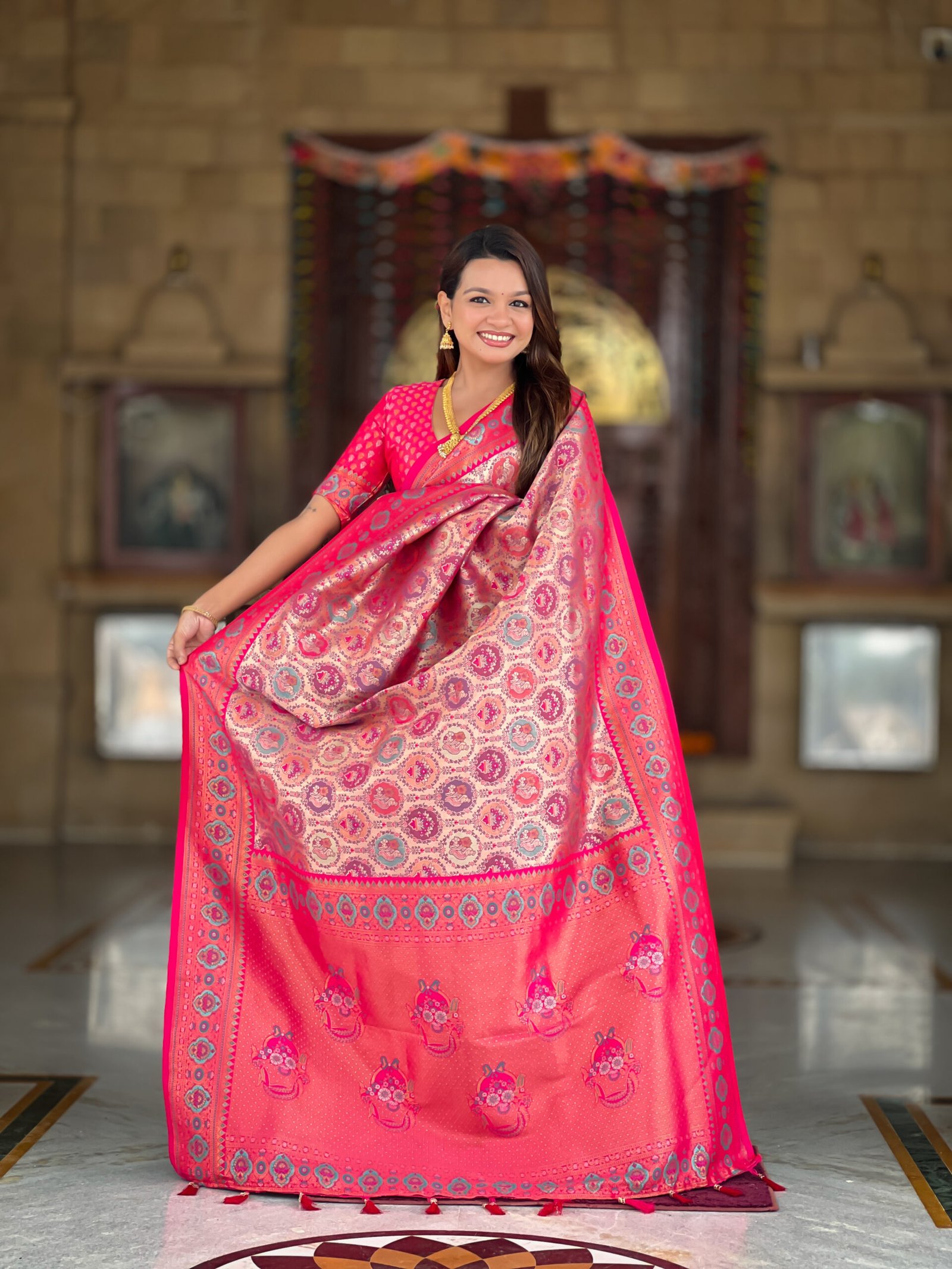 Look Pretty Wearing This Lovely Designer  Saree
